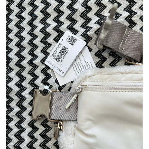 NWT OG GOLD hardware Light Ivory Sherpa OG Fleece Everywhere Belt Bag - Picture 7 of 11